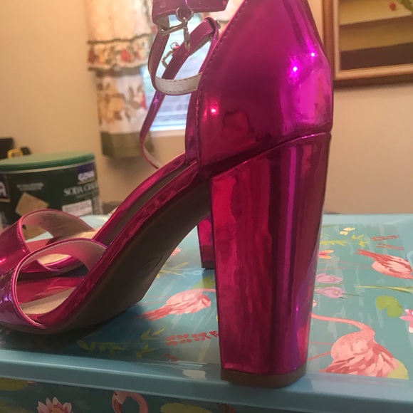 Shoes size 9 - Picture 1 of 6